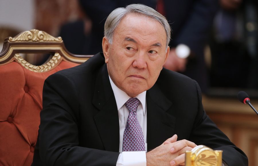 Назарбаев қажет болса бір доллардың құнын бір теңгеге теңестіре алатынын айтты