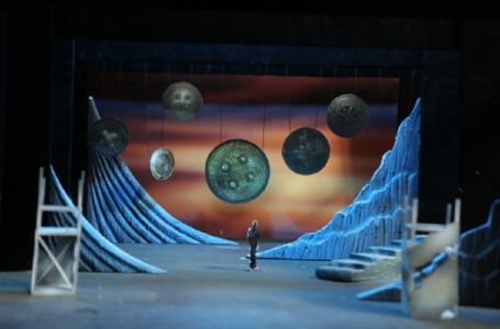 Әуезов театрында премьера  – "Алмас қылыш"