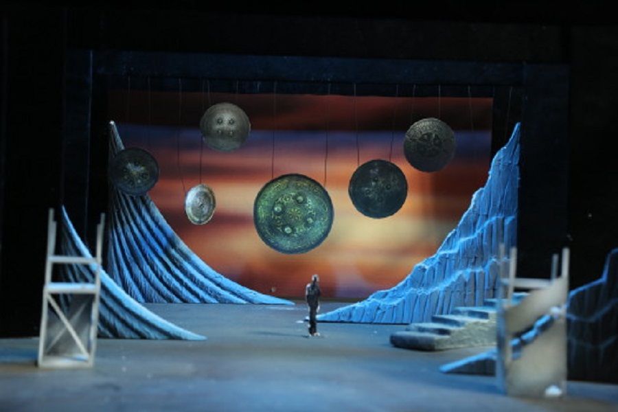 Әуезов театрында премьера  – "Алмас қылыш"
