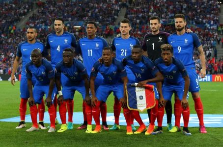 Франция құрамасы бірінші болып топтан шықты (видео)