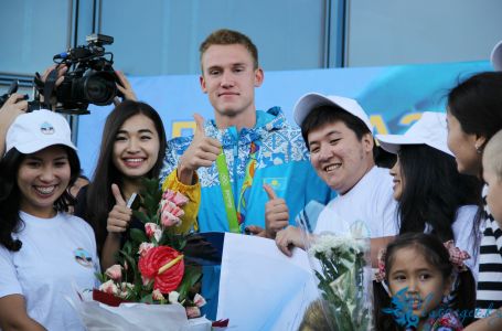 Олимпиада чемпионы Дмитрий Баландин елге оралды