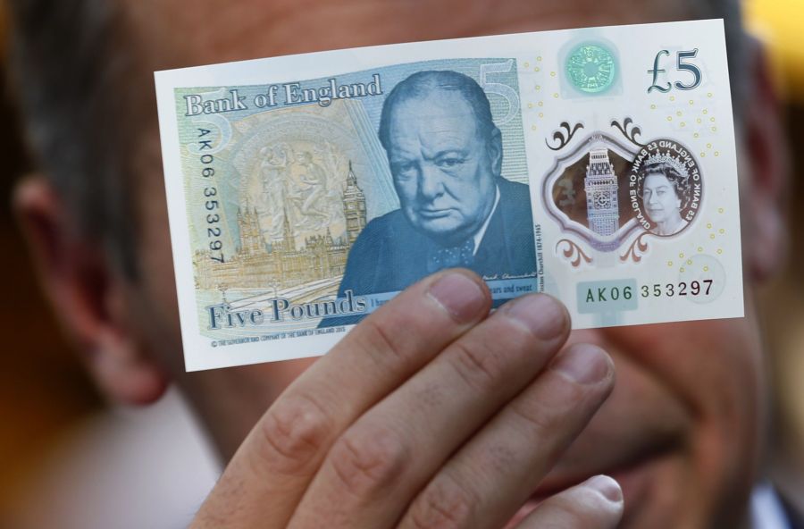 Англияда пластикалық банкнот айналымға шықты