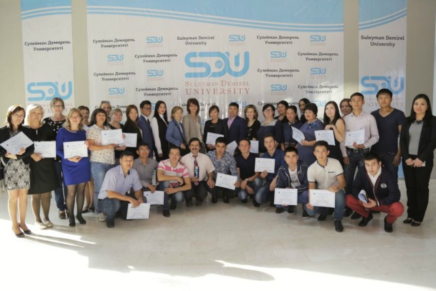 Универсиадада қызмет атқаратын дəрігерлерге арналған ағылшын тілінің алғашқы курсы аяқталды 