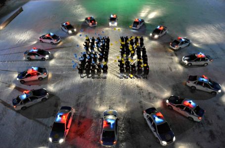 СҚО полицейлері Тәуелсіздіктің 25 жылдығына орай авто-флешмоб жасады