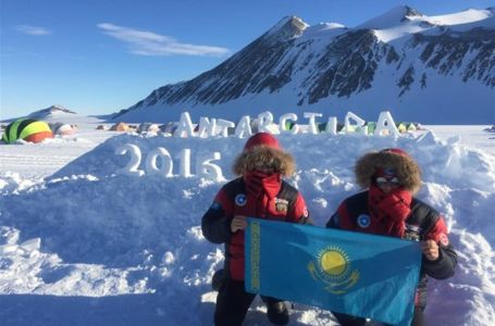 Қазақстандық альпинистер Антарктиданың биік шыңына мемлекеттік туды тікті 