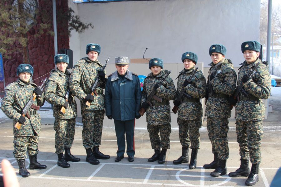 Олимпиада чемпиондары Баландин мен Рахимов әскери ант қабылдады