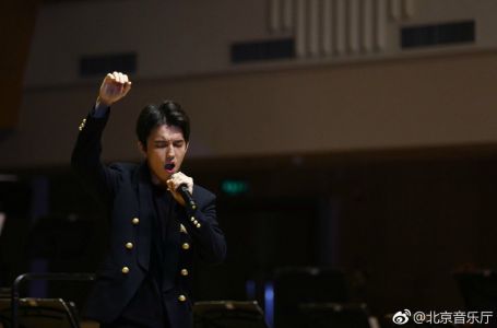 Димаш  Beijing Concert Hall сахнасында өнер көрсетті