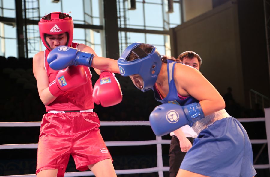 Астанада бокстан қыздар арасындағы ел чемпионаты басталды