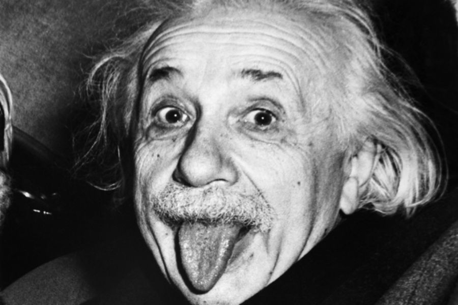 Эйнштейн тілін шығарып түскен сурет бәссаудада сатылды 