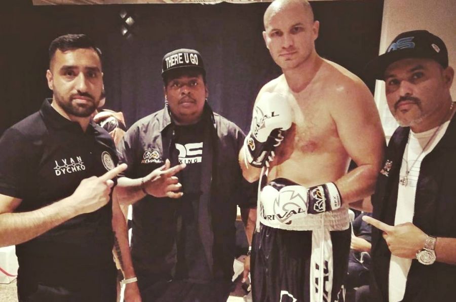 Иван Дычко мексикалық "Суперменді" бірінші раундта жеңді