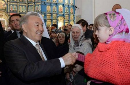 Нұрсұлтан Назарбаев қазақстандықтарды Рождество мерекесімен құттықтады