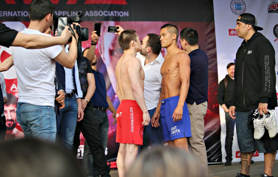 Алматыдағы аралас жекпе-жек аламанына қатысатын спортшылар көз арбасты