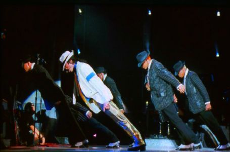 Майкл Джексон заттары – бәссаудада 