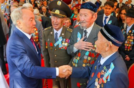 Нұрсұлтан Назарбаев қазақстандықтарды Жеңіс күнімен құттықтады 