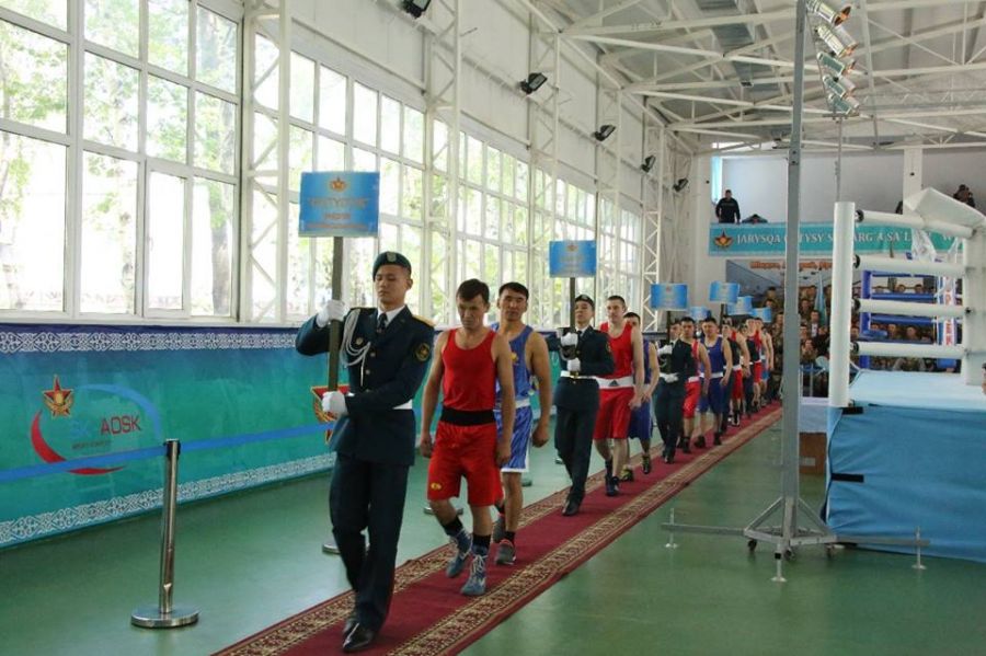 Алматыда бокстан Құрлық әскери күштерінің сарбаздары арасында турнир өтуде
