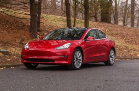 "Tesla  Model 3" электркөлігінде ақаулар барлығы анықталды 