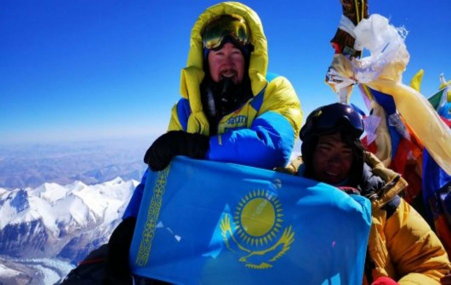 Мақсұт Жұмаев қазақстандықтарды Эверест шыңынан құттықтады 
