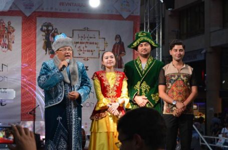 Қазақтың ұлттық киімі Ереван фестивалінде көрсетілді