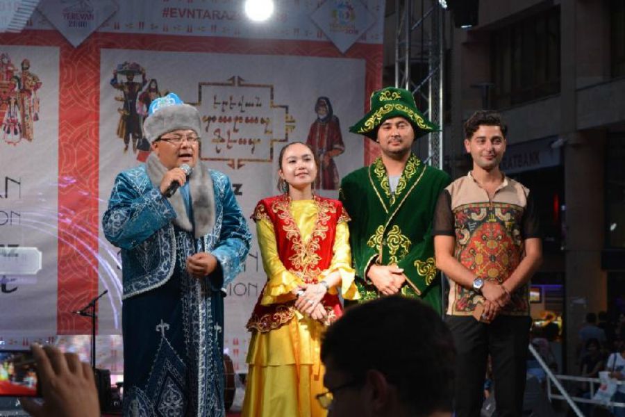 Қазақтың ұлттық киімі Ереван фестивалінде көрсетілді