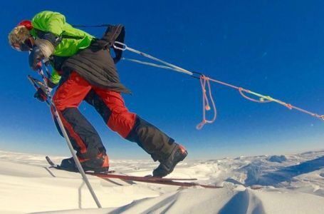 Антарктиданы көмексіз жалғыз жүріп өткен алғашқы адам 