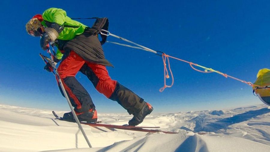 Антарктиданы көмексіз жалғыз жүріп өткен алғашқы адам 