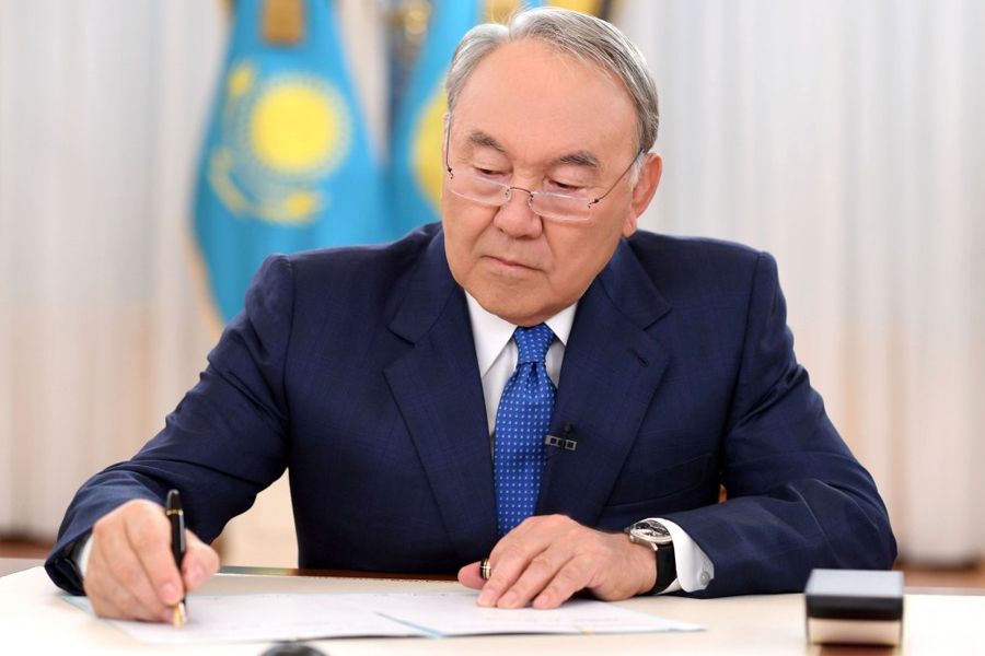 Назарбаев кино туралы заңға қол қойды