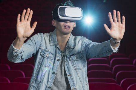  VR (виртуалды ақиқат) негізін қалаушы