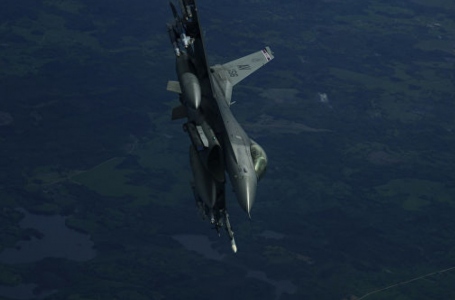 Калифорнияда F-16 жойғыш ұшағы апатқа ұшырады