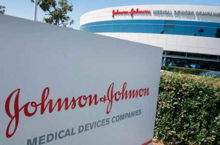 Johnson & Johnson: Компания АҚШ азаматына 8 миллиард доллар өтемақы төлейді 