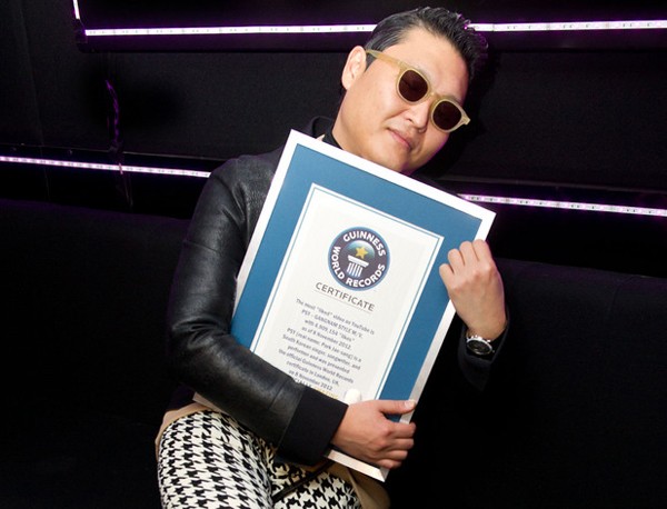 Psy "Gangnam Style" әнінен қанша пайда тапты?