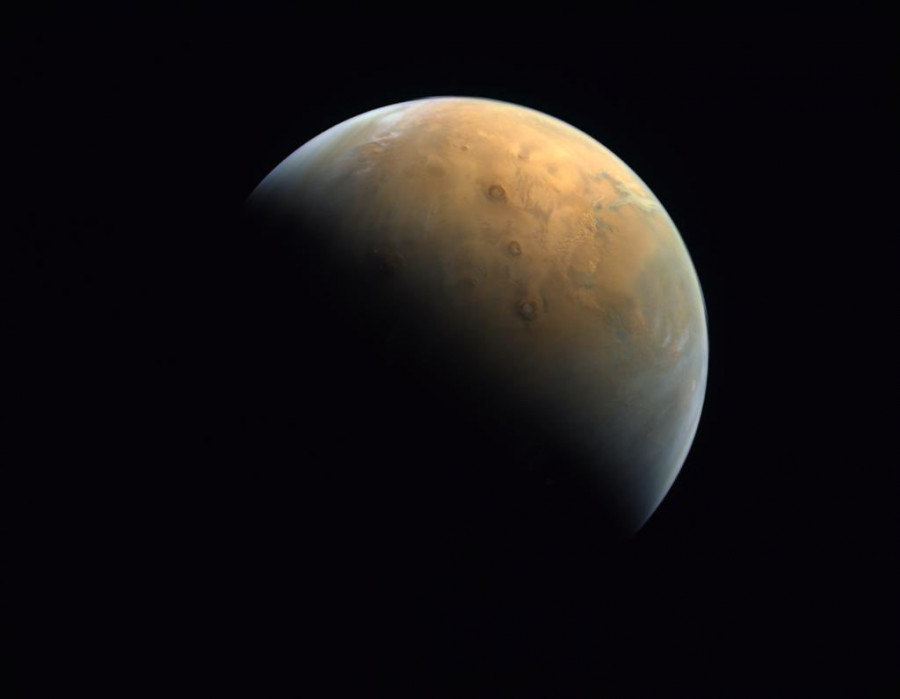БАӘ ғарыш зонды Марстағы алғашқы суретті жіберді
