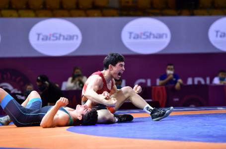 19 жастағы қазақ балуаны Азия чемпионатында алтын алды