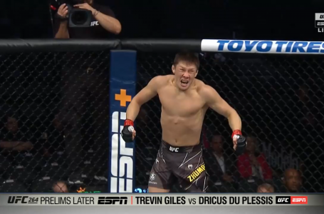 Жалғас Жұмағұлов UFC-гі үшінші жекпе-жегінде жеңіске жетті (видео)