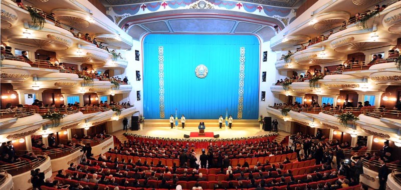 Кеше "Астана Опера" театрының шымылдығы түрілді