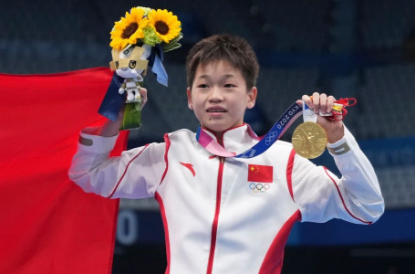14 жастағы қытайлық Олимпиада чемпионының әкесі 30 миллион фунт стерлинг сыйақыдан бас тартты 