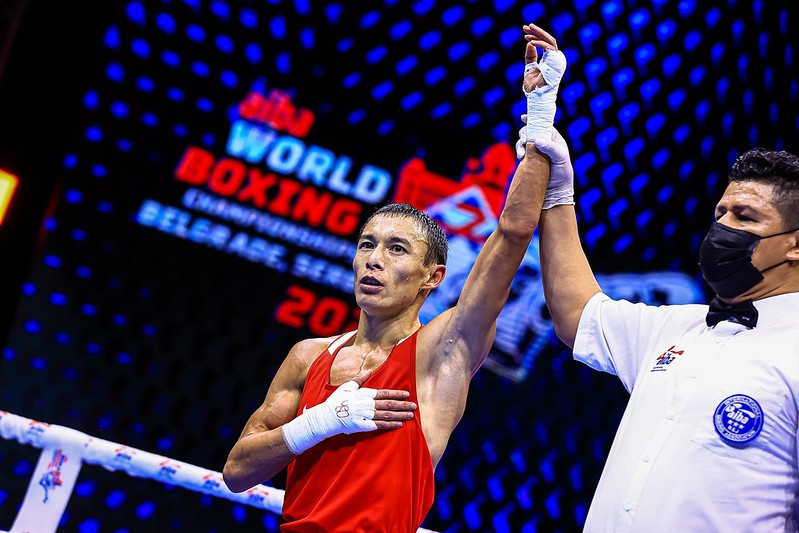 ӘЧ-2021. Өзбек боксшысын жеңген Теміртас бірінші болып жартылай финалға шықты