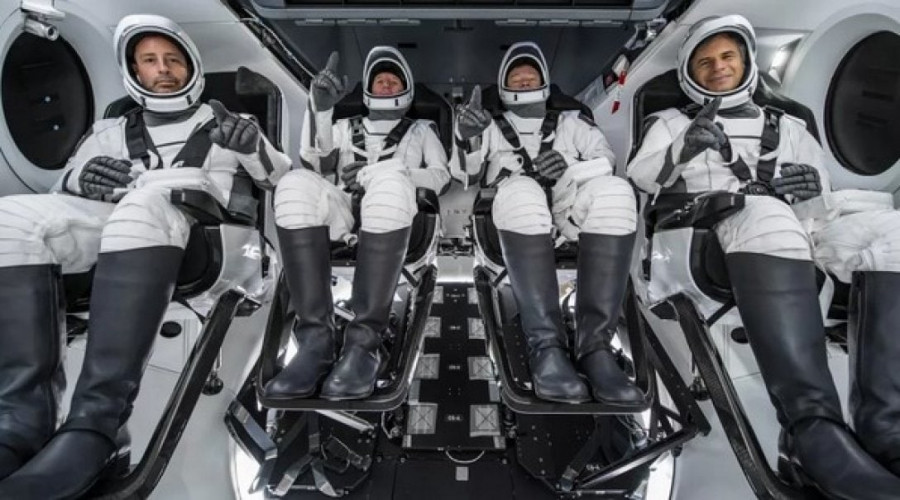 SpaceX алғаш рет ғарыш туристерін Халықаралық ғарыш станциясына апарды