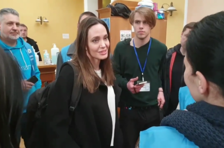 Анджелина Джоли жеген круассан Украинада сатылымға шығарылды