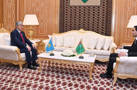 Тоқаев Түрікменстан президентімен кездесті