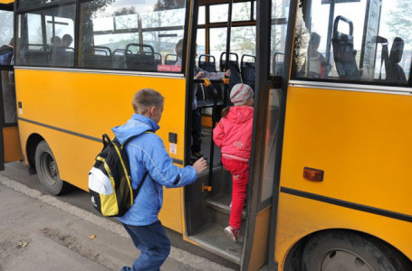 Бұрын сотталған адамдар оқушылар автобусын жүргізген - Бас прокуратура