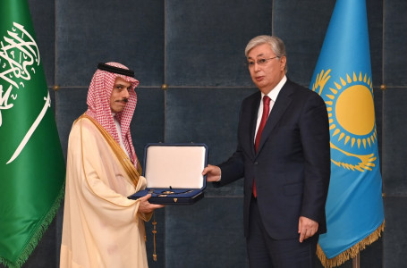 Президент Сауд Арабиясы короліне ең жоғары мемлекеттік награда табыстады