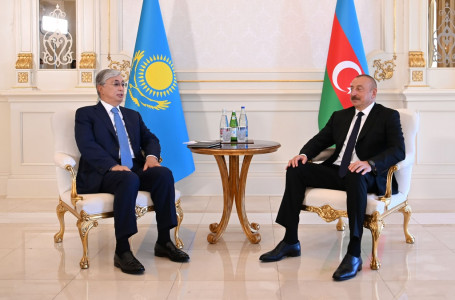 Тоқаев Әзербайжан президентімен кездесті