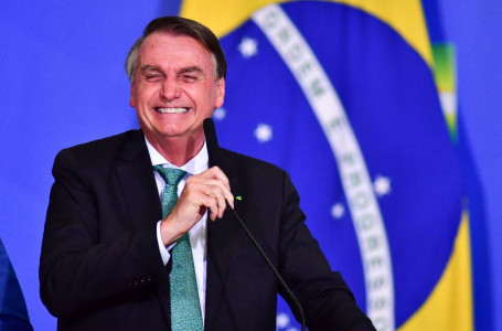 Бразилияның экс-президенті шалбарсыз жүруге мәжбүр