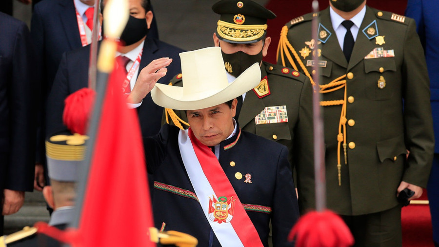 Перудегі драма: президент парламентті таратқысы келіп, артынша өзі ұсталды