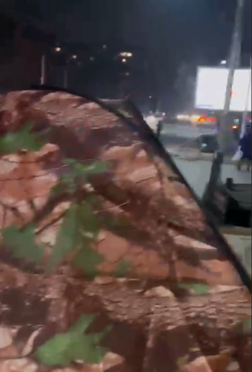 Алматыда баспана қымбат болғандықтан, студент көшеде шатыр құрғаны туралы видео тарады