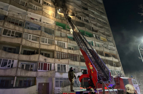 Қарағандыдағы көпқабатты үйдегі жарылыс: ер адам 8-қабаттан секіріп кеткен