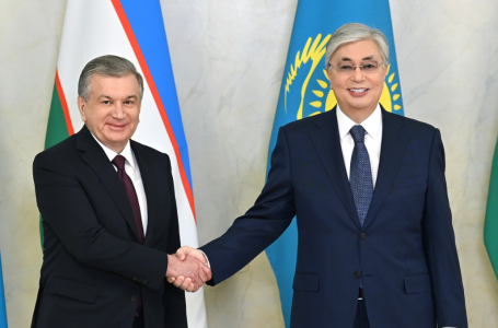 Тоқаев Өзбекстан президентімен кездесу өткізу үшін Шымкентке барды