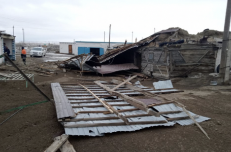 Павлодар облысында қатты соққан жел салдарынан 21 ауыл жарықсыз қалған