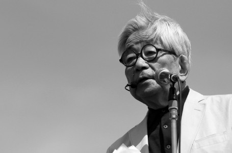Нобель сыйлығының лауреаты жапон жазушысы Кензабуро Оэ қайтыс болды