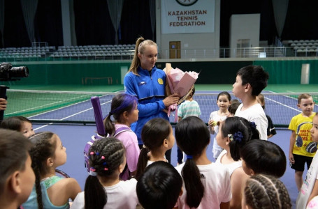 Елена Рыбакина қазақстандық жас теннисшілерге 2,5 миллион теңгеден сыйлады
